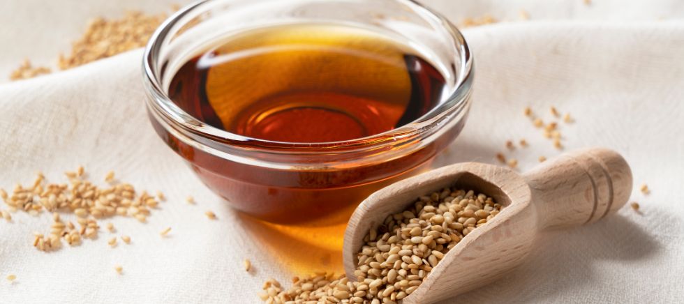 Aceite de sésamo para cocinar: aromatizante esencial de Oriente Medio para guisos, aliños y marinados