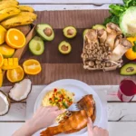 En la imagen podemos ver todo tipo de alimentos que protegen vista, tanto frutas como verduras.