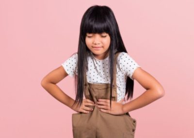 Cómo aliviar el dolor de barriga en niños en la vuelta al cole