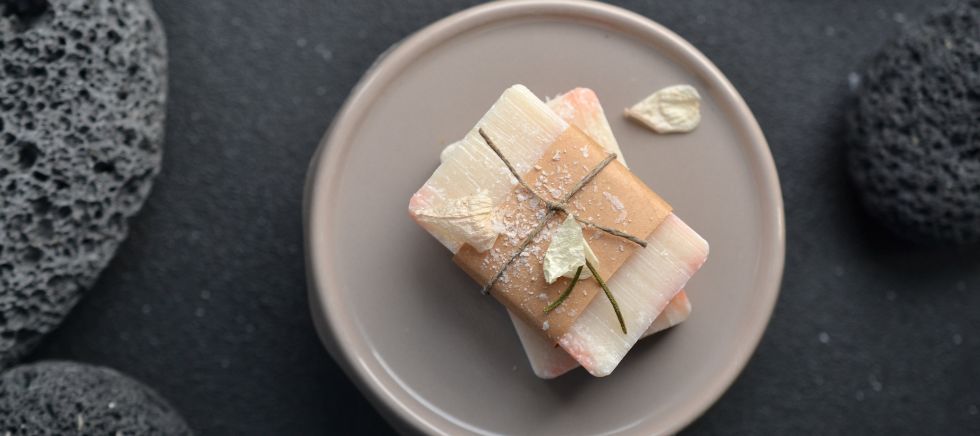 Pastilla de jabón del árbol del té para hablar de sus beneficios en Distribuciones Ballester.