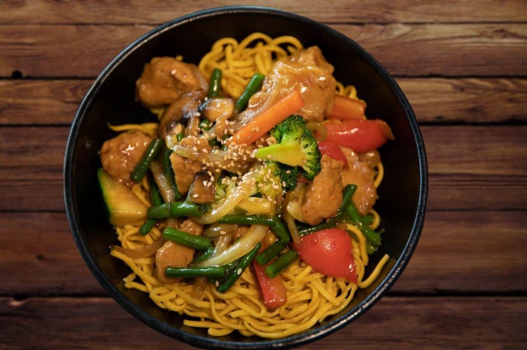 Plato de seitán al estilo teriyaki.