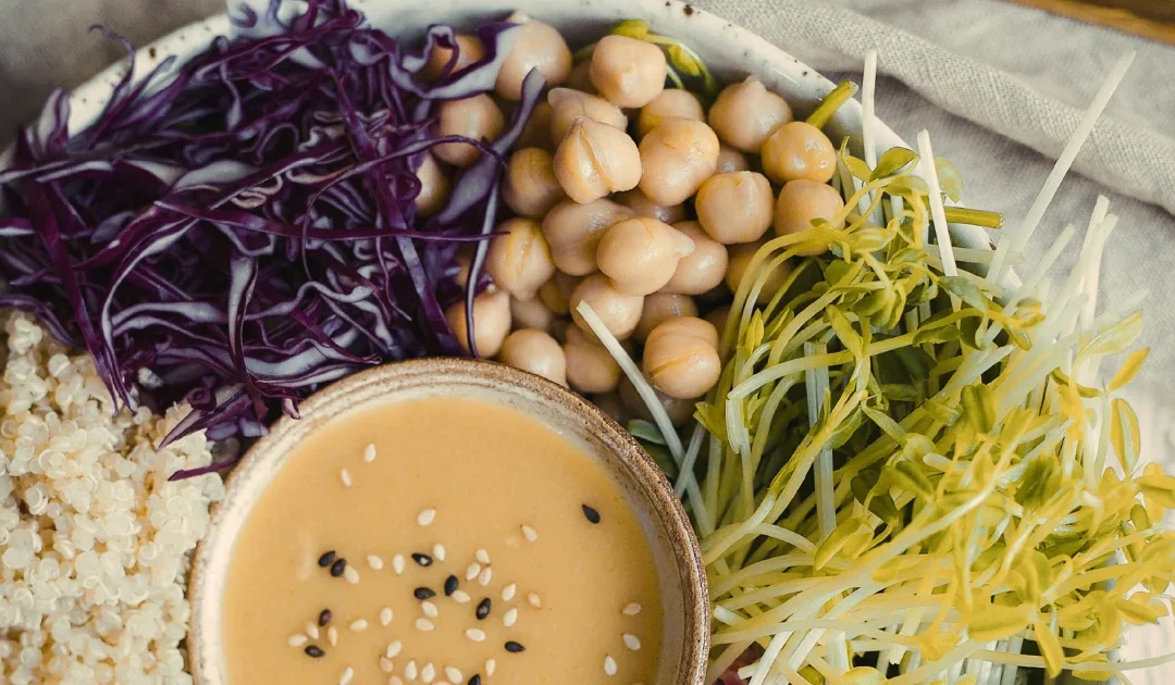 Ejemplo de platos de desayunos con tahín ecológico.